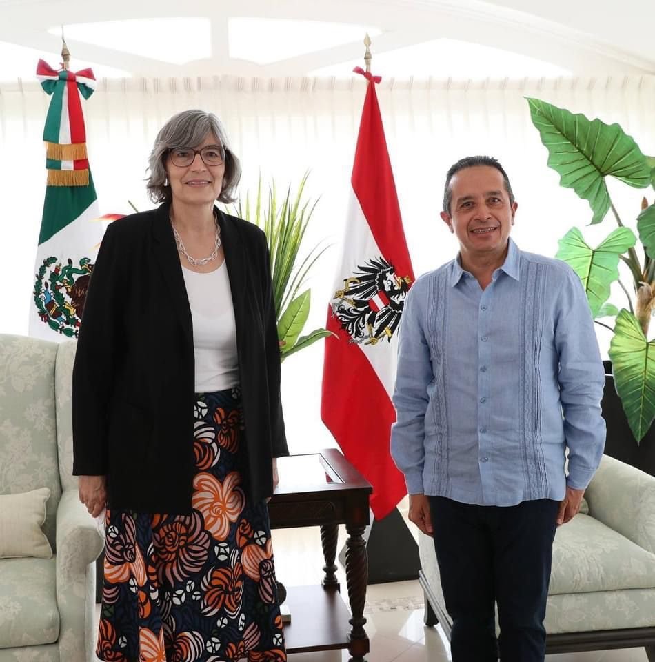 Carlos Joaquín Gobernador de Quintana Roo con la excelentísima embajadora de Austria en México Elisabeth Kehrer