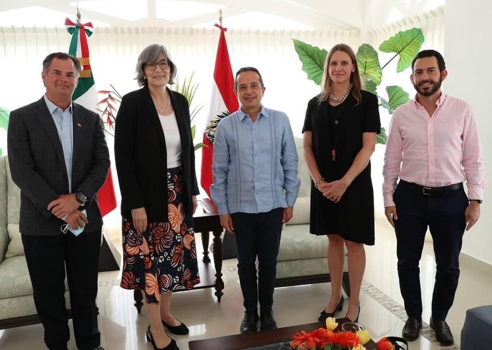 Carlos Joaquín Gobernador de Quintana Roo con la excelentísima embajadora de Austria en México Elisabeth Kehrer