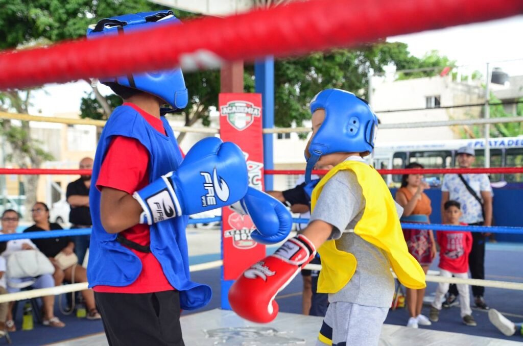 Exitosa velada boxística de exhibición en la Unidad Deportiva Puerto Maya