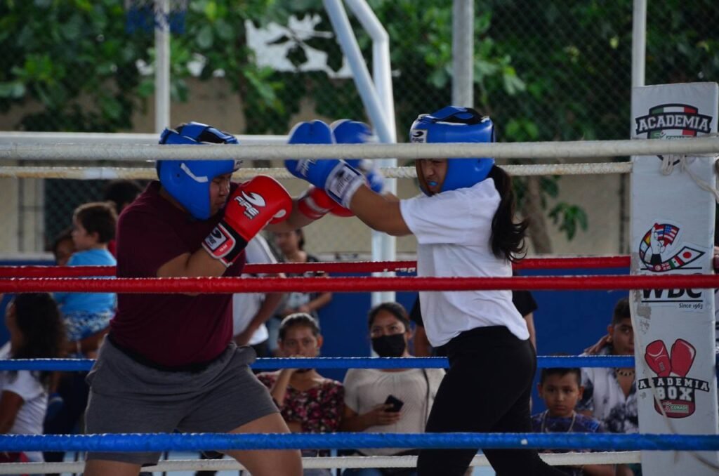 Exitosa velada boxística de exhibición en la Unidad Deportiva Puerto Maya