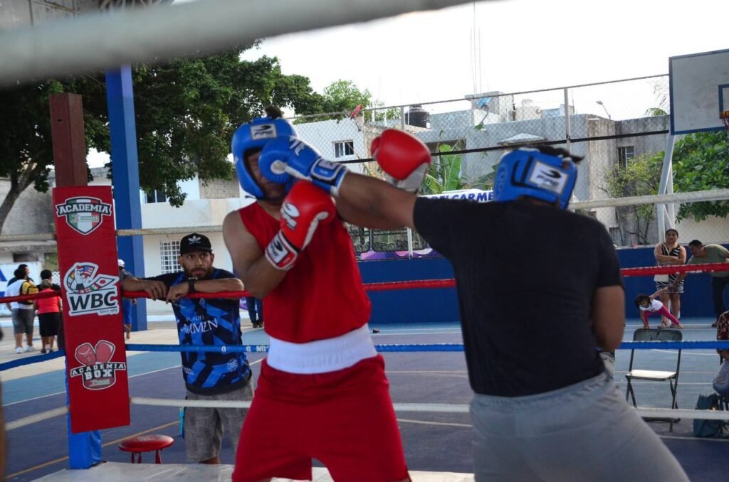 Exitosa velada boxística de exhibición en la Unidad Deportiva Puerto Maya