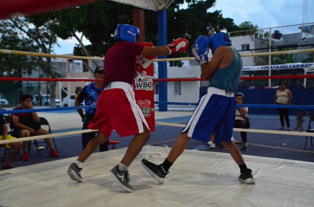 Exitosa velada boxística de exhibición en la Unidad Deportiva Puerto Maya