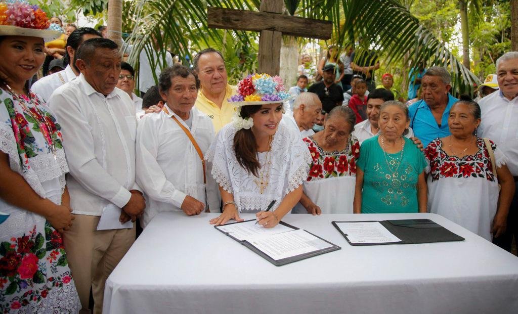 Laura Fernández, candidata a la gubernatura de Quintana Roo, fue nombrada por dignatarios mayas como “Nojoch Xunáan” (Gran señora)