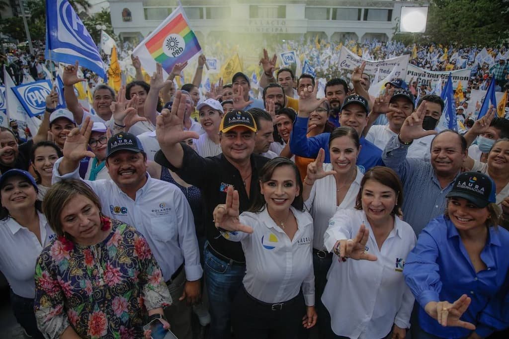 Laura Fernández encabeza multitudinario cierre de campaña en Playa del Carmen