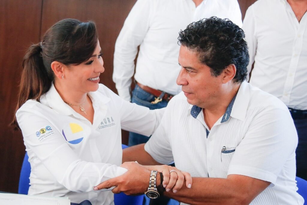 Laura Fernández firmó compromisos para mejorar en serio en Quintana Roo