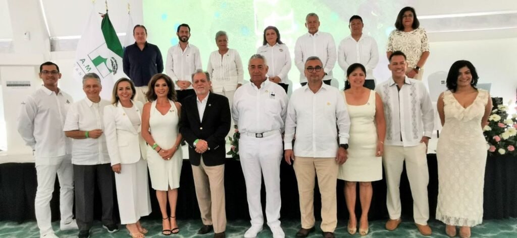 Toma de protesta del consejo directivo 2022 de la AMPI sección Cancún