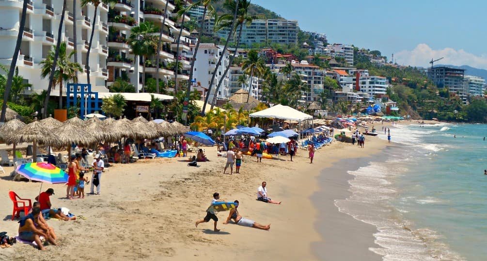 Playa los Muertos, de las mejores para la comunidad LGBT+ VALLARTA