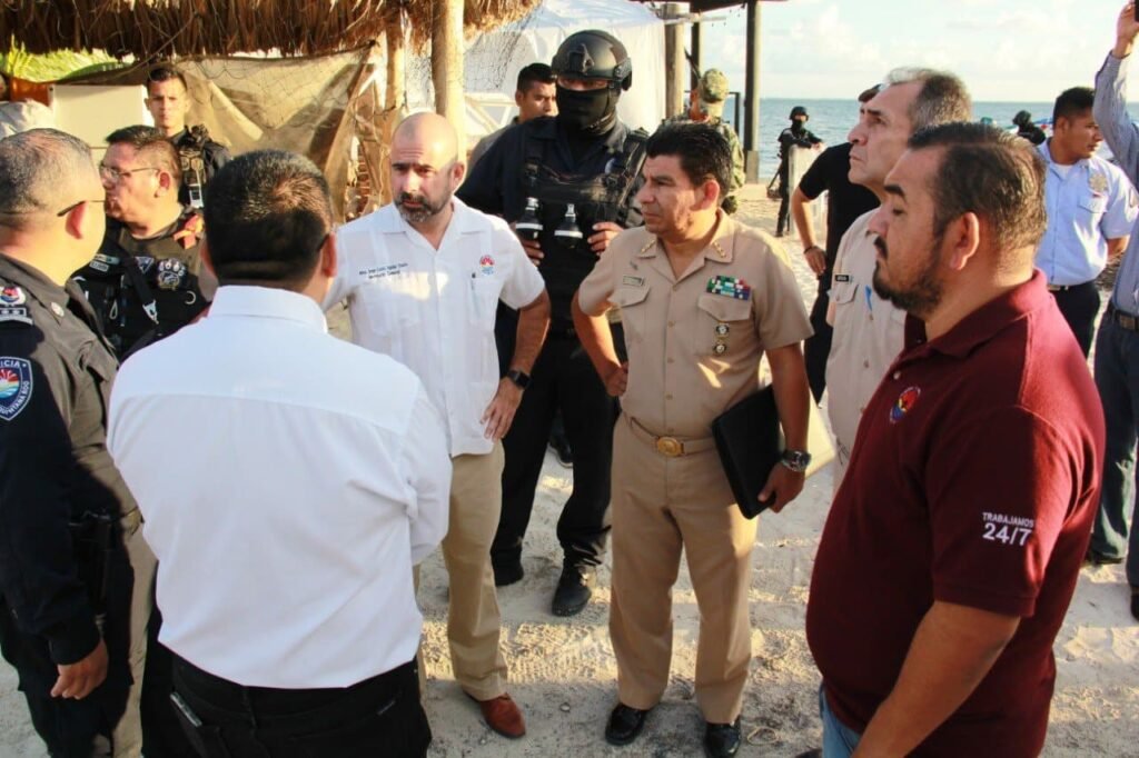 Operativo para mantener limpias las playas públicas en Cancún