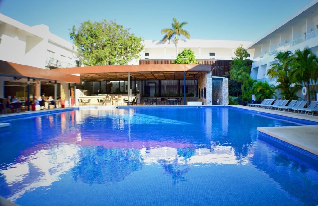 Alberca principal Cancun Bay All Inclusive Hotel