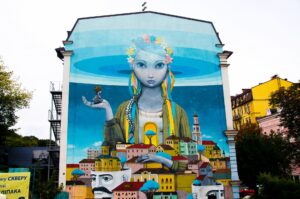 Mural en un edificio en la Pendiente de Andriivskyi (Андріївський узвіз) en Kiev