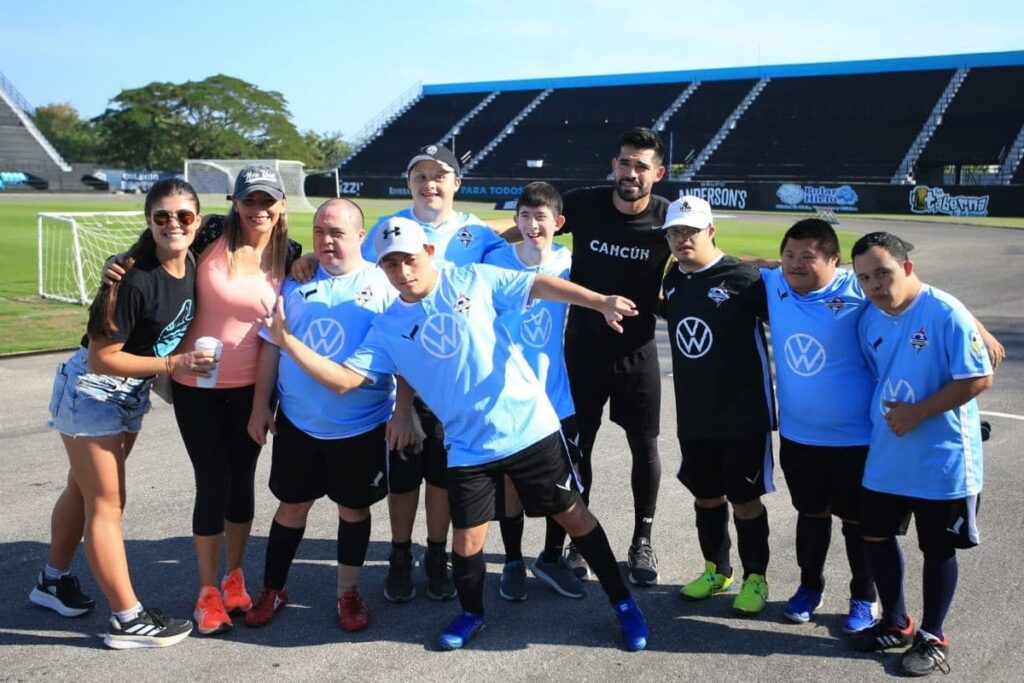Cancún FC con Relámpagos Futbol Club Down