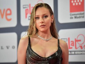Ester Expósito y su pasión por el grupo 'Ella baila sola' de Peso Pluma