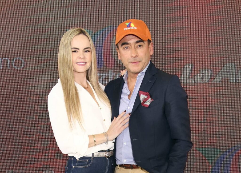 Adal Ramones y su esposa Karla de la Mora