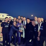 Elton John junto al equipo del Manchester City