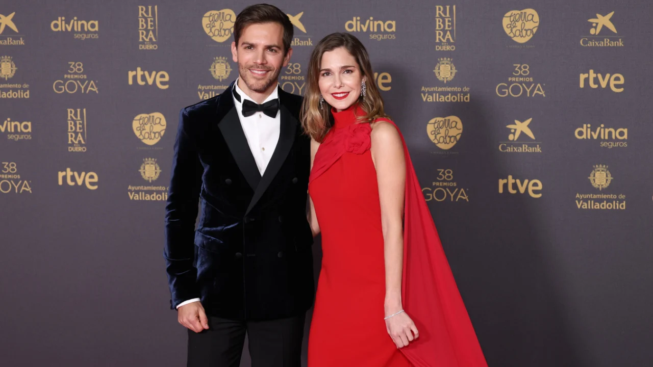 La elegancia se viste de rojo en la alfombra de los premios Goya