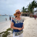 Mara Lezama en la playa