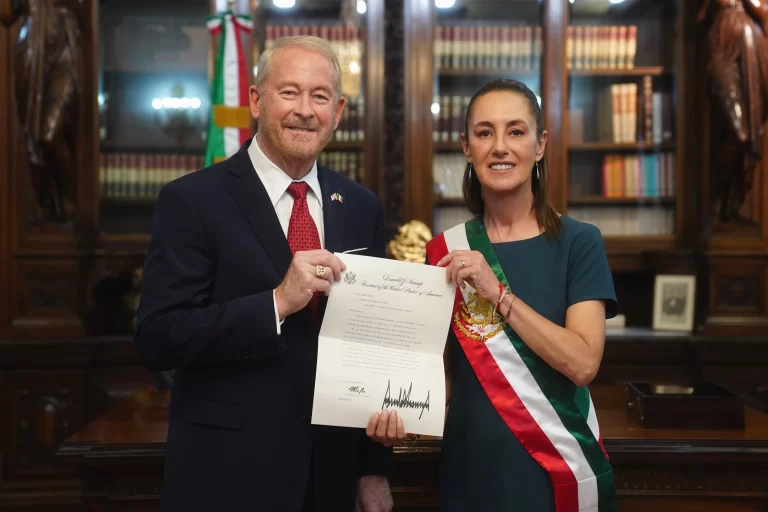 Sheinbaum recibe al embajador Ronald Johnson en Palacio Nacional y refuerza la relación con EE.UU.
