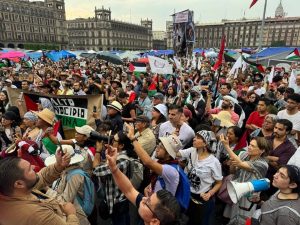 Manifestación de maestros en el Zócalo