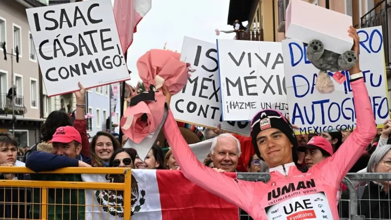 Isaac Del Toro mantiene el liderato del Giro de Italia y sigue firme rumbo al título