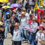 Grupo de maestros en la calle