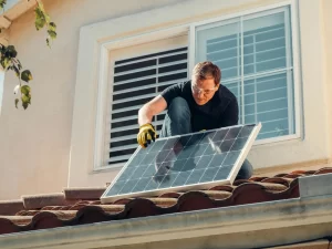 ¿Los paneles solares en casa realmente ayudan a ahorrar energía?